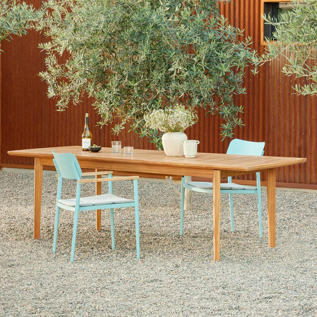 Extendable Outdoor Dining Table – 76.5" to 95.5" Aluminum for Hospitality Projects