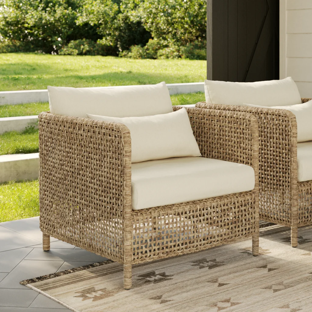 Robbi 32.5" Commercial Outdoor Lounge Chair – Aluminum Frame Seating for Hospitality Projects