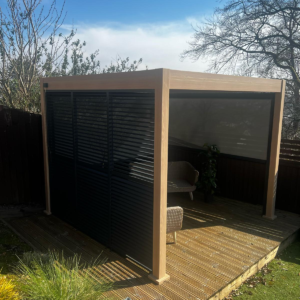 Modern Wood-Effect Aluminum Pergola – 9.8' Square Structure for Commercial Projects